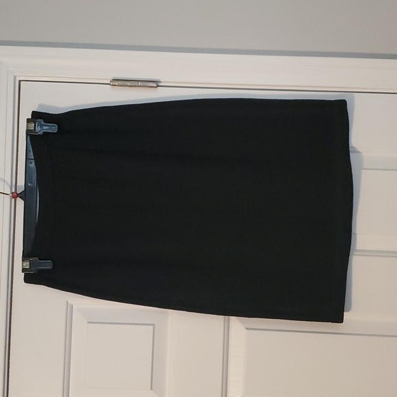 EUC Like New ST JOHN Size 4 Skirt and Jacket - Picture 4 of 6